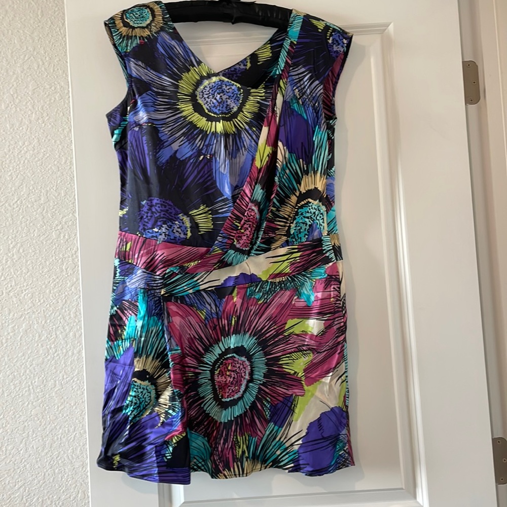 Ali Ro asymmetrical floral dress. Size 6. Multicolor. 95% silk.